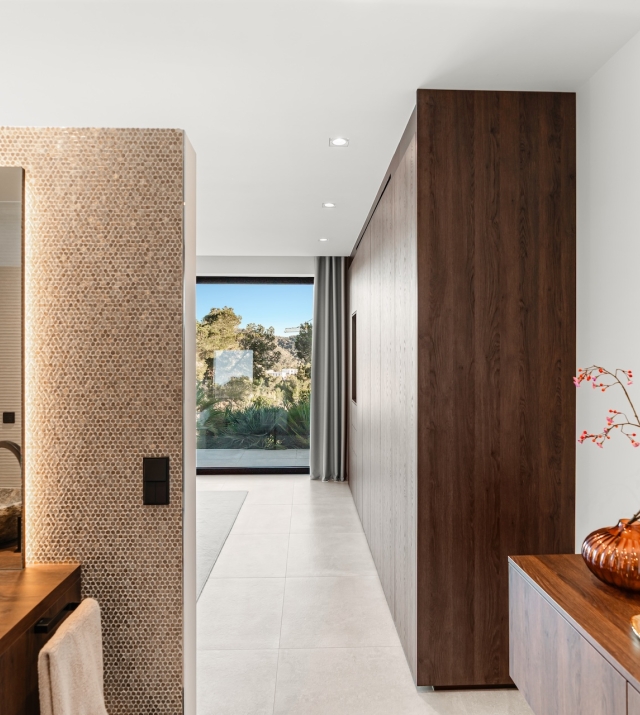 Resa Estates luxury vila Can Furnet modern Villa moderna bedrooom ensuite.jpg